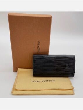 Authentic Louis Vuitton Epi Noir 4 Key Holder / Key Wallet w Box